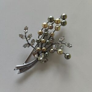 Sophisticated Pearl and Crystal Floral Brooch